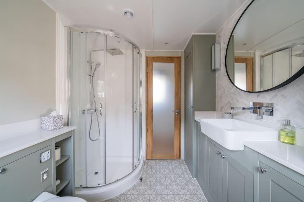 Luxurious Houseboat Near Canary Wharf In London Kültér fotó