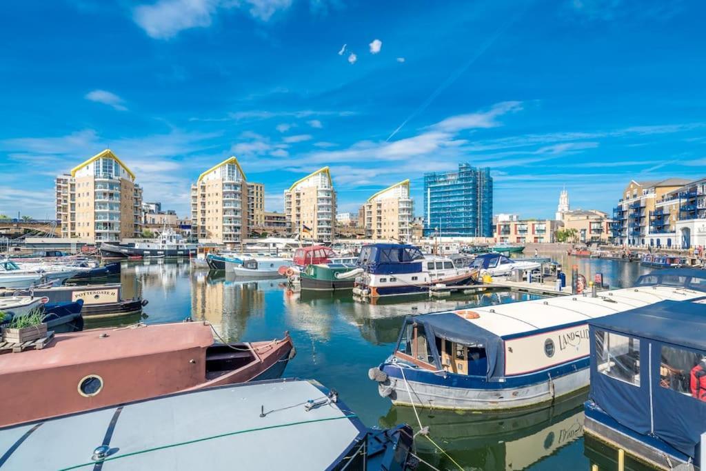 Luxurious Houseboat Near Canary Wharf In London Kültér fotó