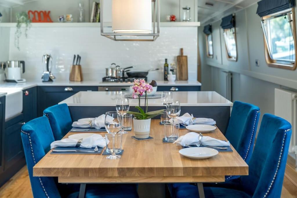 Luxurious Houseboat Near Canary Wharf In London Kültér fotó