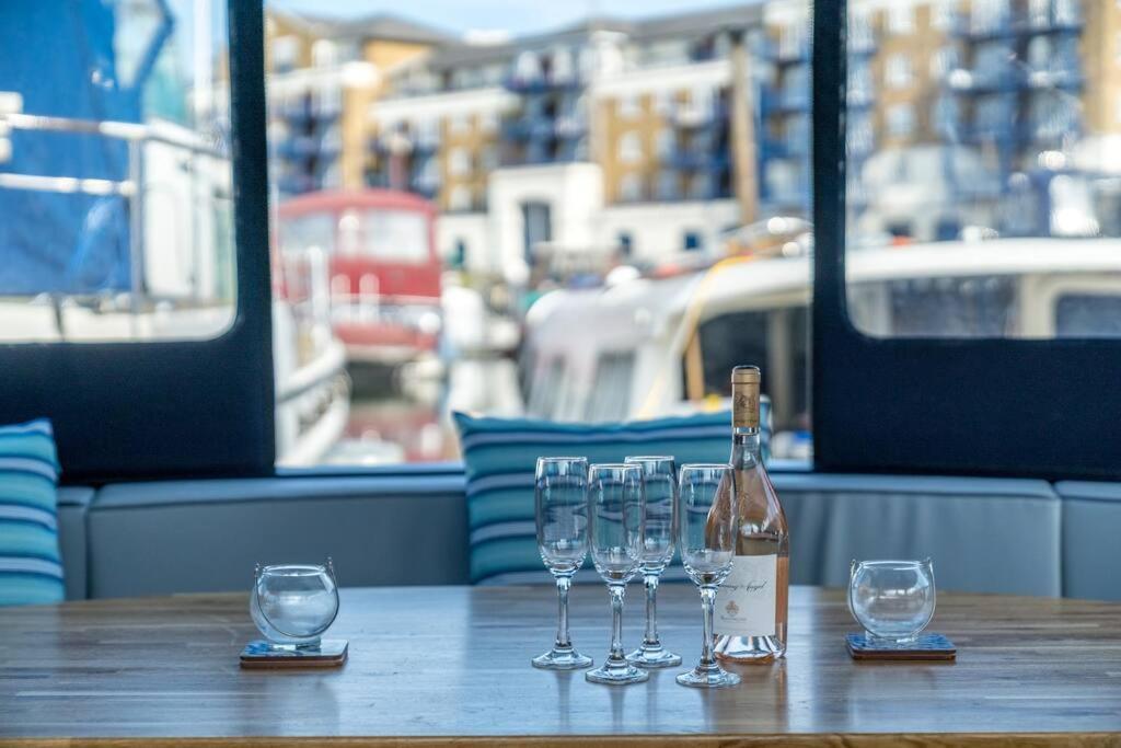 Luxurious Houseboat Near Canary Wharf In London Kültér fotó