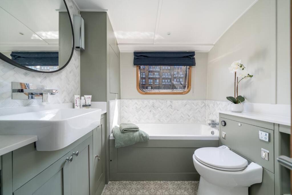 Luxurious Houseboat Near Canary Wharf In London Kültér fotó